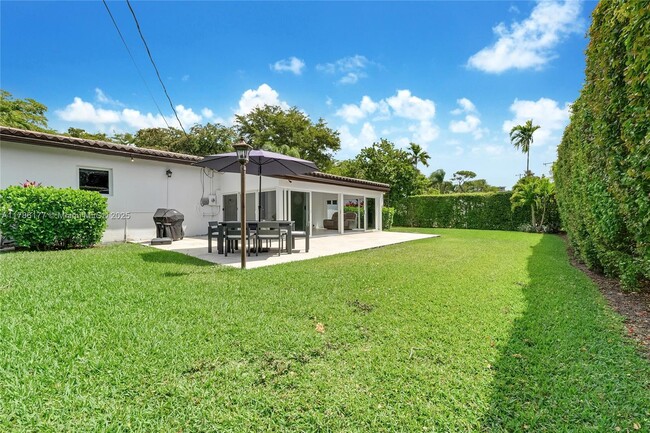 Building Photo - 1524 Zoreta Ave