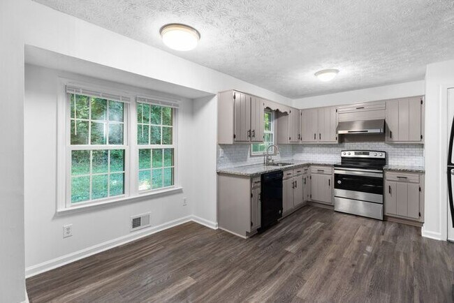 Building Photo - 1285 Coronada Dr