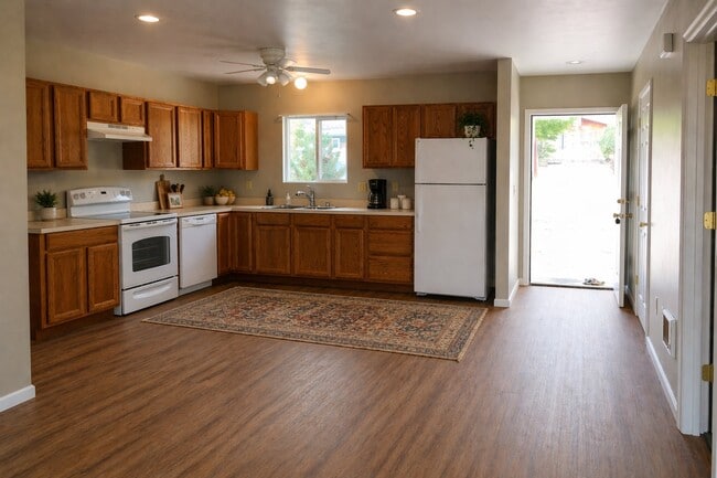 Building Photo - 506 Waukesha Ave