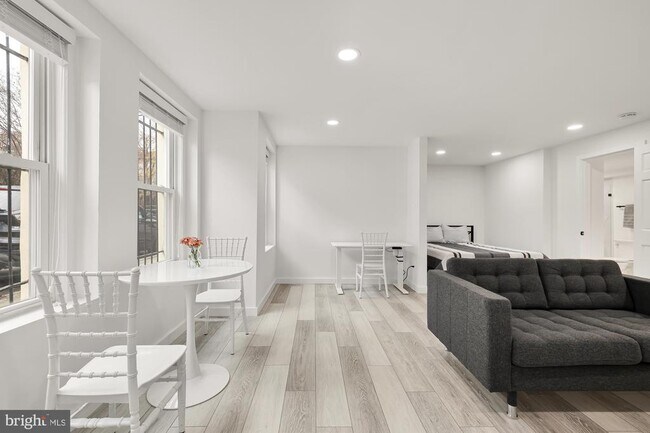 Building Photo - 1821 19th St NW