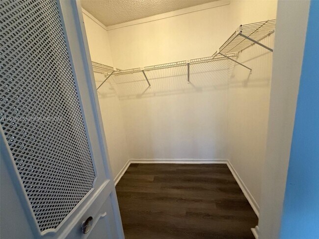 Building Photo - 17011 N Bay Rd