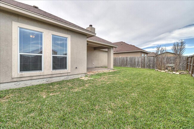 Building Photo - 5834 Aava Dr