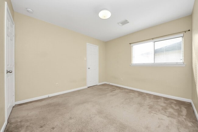Building Photo - 15202 Lynford Crest Dr