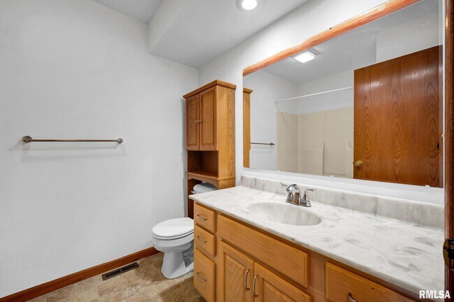 Building Photo - 2321 W Pintura Ct