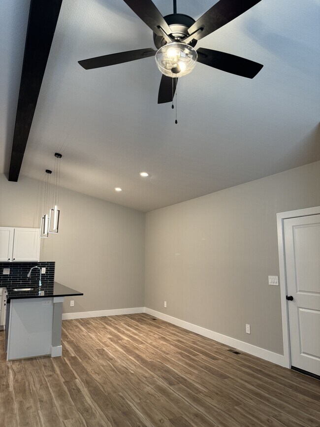 Building Photo - 672 Long Path Ct