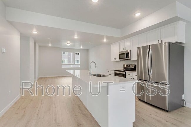 Building Photo - 986 W 540 S