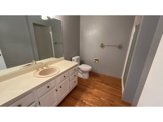 Building Photo - Awesome Townhome - right on the golf course!