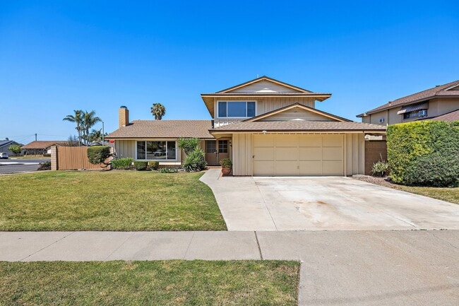 Building Photo - Spacious Home on Corner Lot!