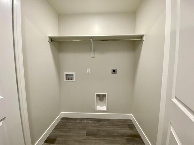 Building Photo - Herriman Townhome