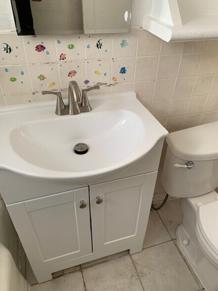 Building Photo - 1514 W 204th St