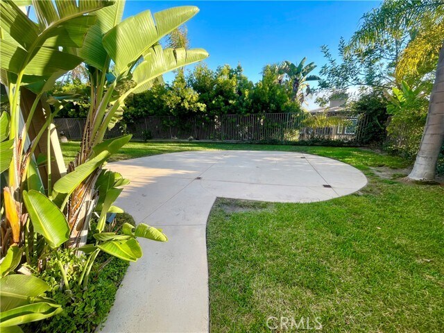 Building Photo - 6 Emerald Glen