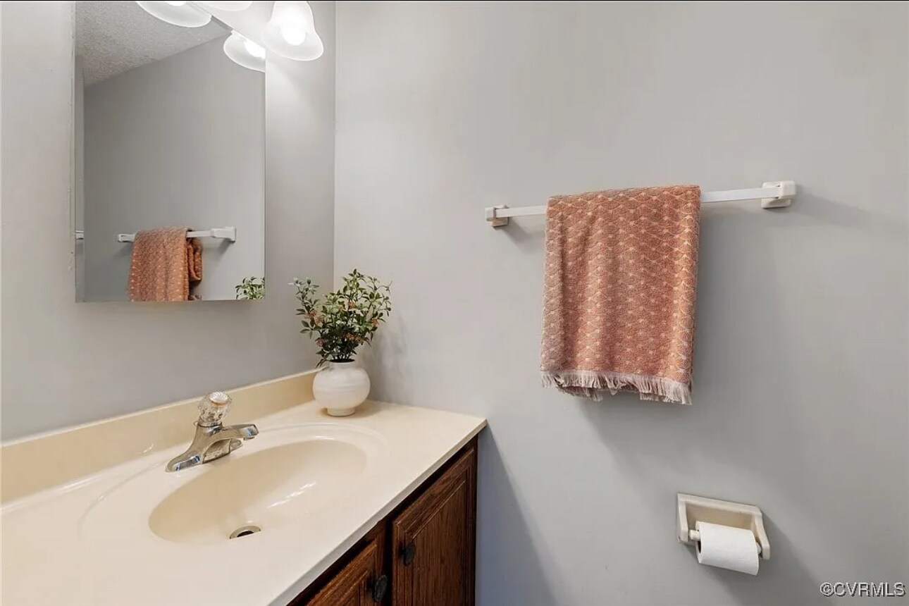 Building Photo - 9492 Tracey Lynne Cir