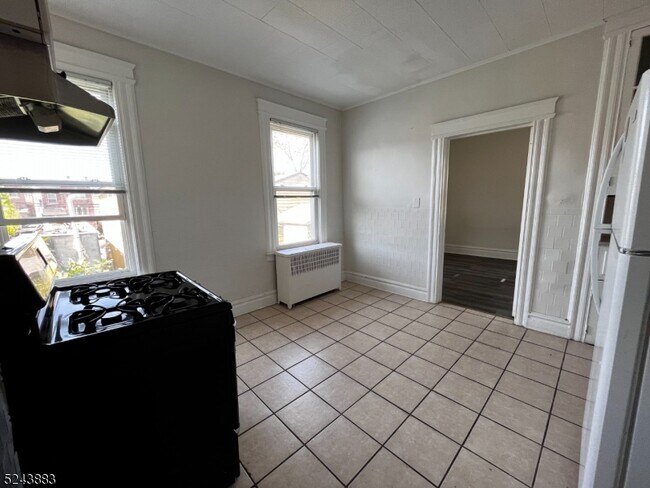 Building Photo - 304 Ann St