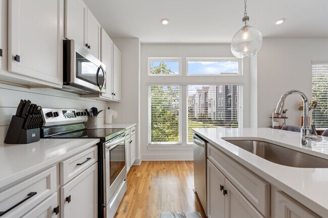 Building Photo - Sterling Point 3 Bed Home