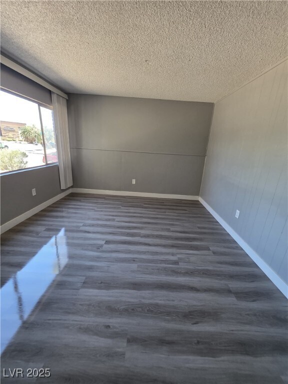 Building Photo - 1089 E Desert Inn Rd