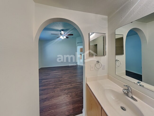 Building Photo - 784 Lake Doe Blvd