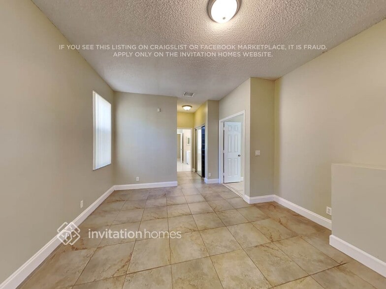 Building Photo - 1170 NW 185th Ave