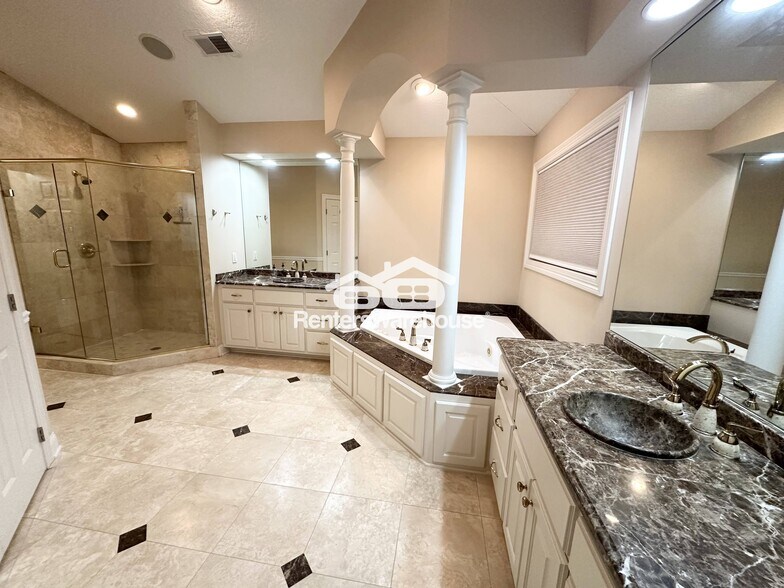 Building Photo - 2470 Arnold Palmer Dr