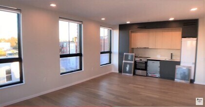 Building Photo - 9-11 Burney St