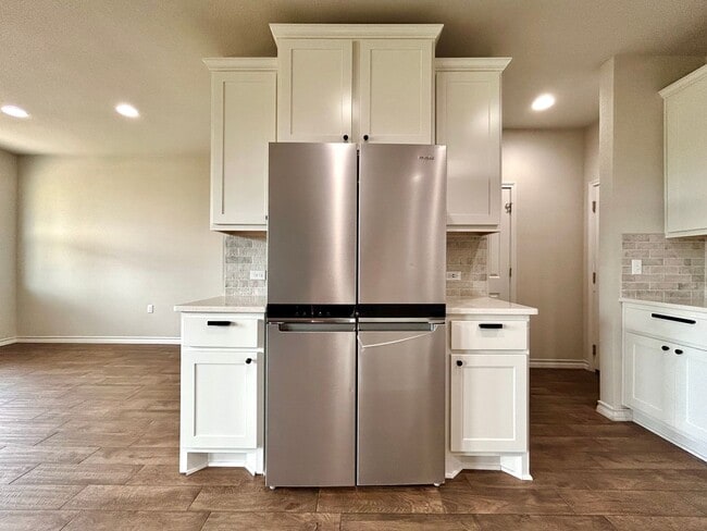 Building Photo - 12012 Saddle Rock Dr