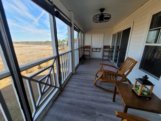 Building Photo - Welcome to our stunning 3-bedroom, 2-bathroom condo located in the beautiful city of Wilmington, NC.