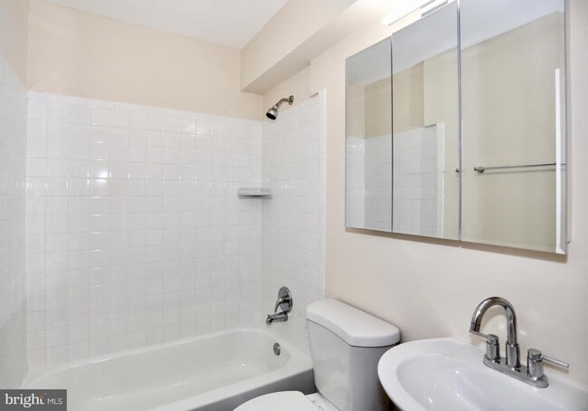 Building Photo - Available for immediate move-in.