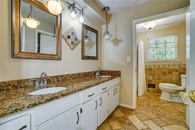 Building Photo - 648 Cativo Dr SW