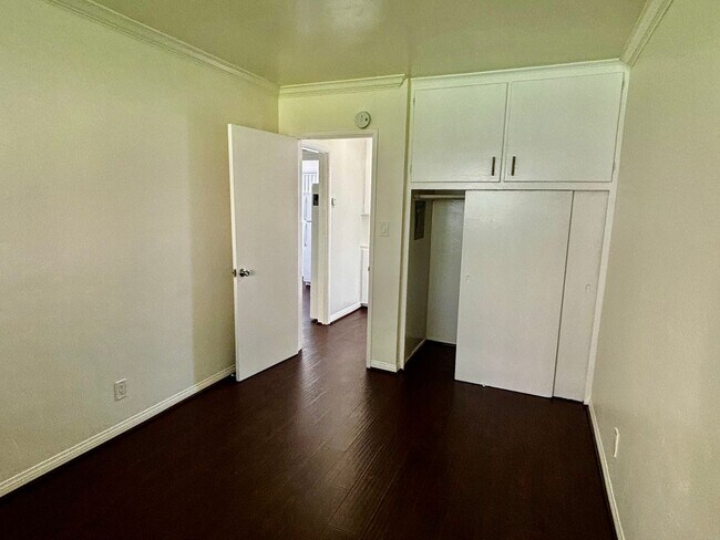 Building Photo - 1 Bed/1 Bath Pacific Beach