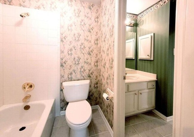 Building Photo - 6401 Dakota Dr