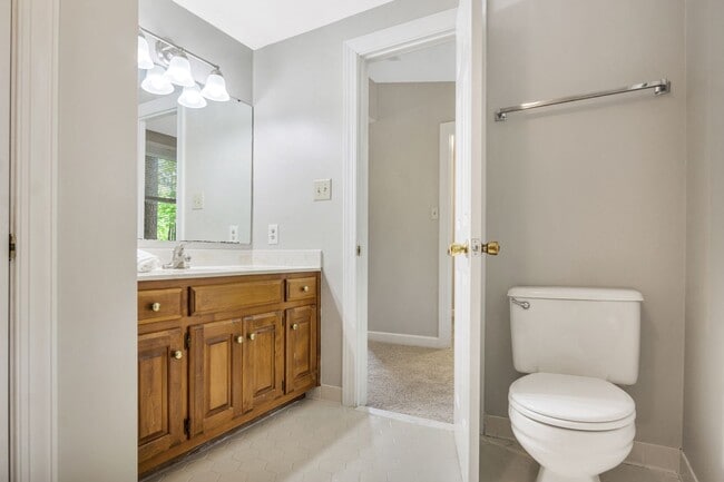 Building Photo - Beautifully Refreshed 4 Bedroom 3 Bath Col...