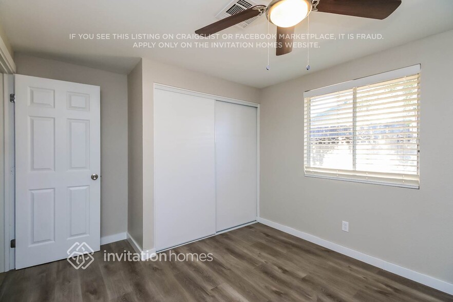 Building Photo - 1418 W Rosal Pl
