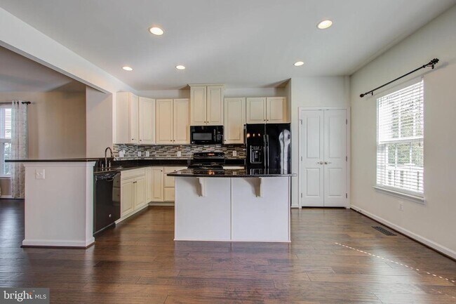 Building Photo - 7001 Trek Way