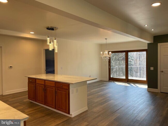 Building Photo - 12399 Shue Ct