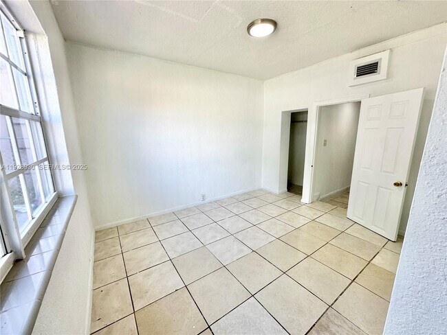 Building Photo - 1278 NW 44th St