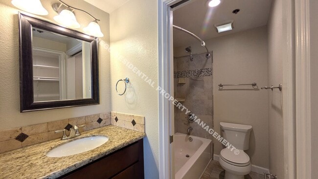 Building Photo - Desirable North Park Condo with Amazing Vi...