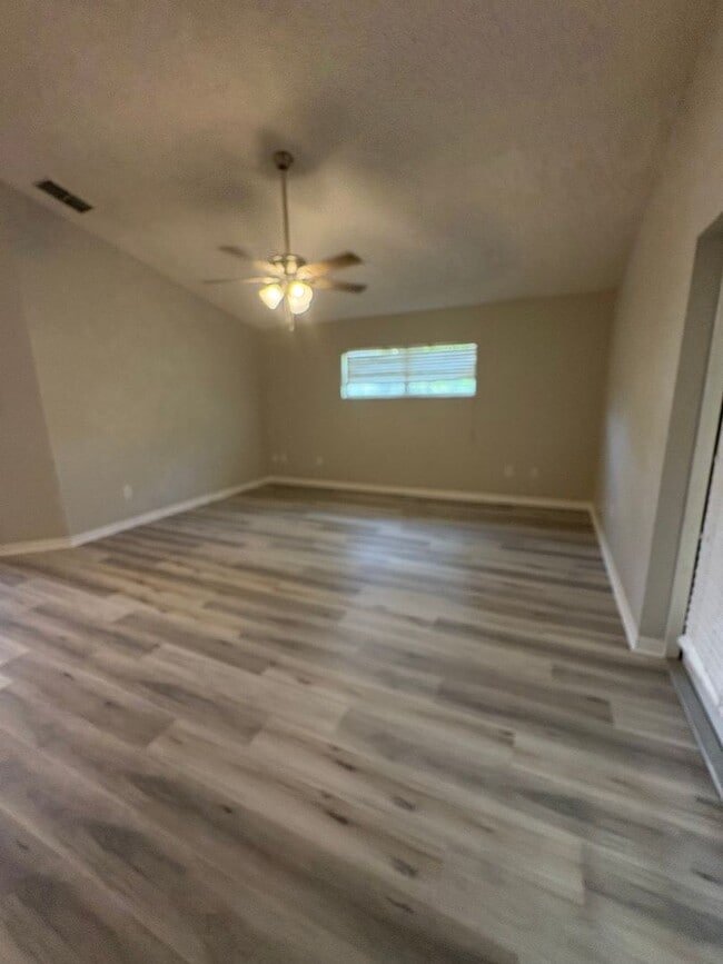 Building Photo - Cute Mt Dora Home, Great location. Many up...