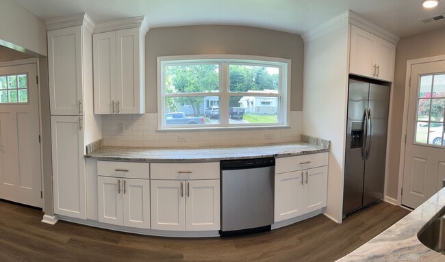 Building Photo - 3 bd, 1 bth single family Virginia Beach