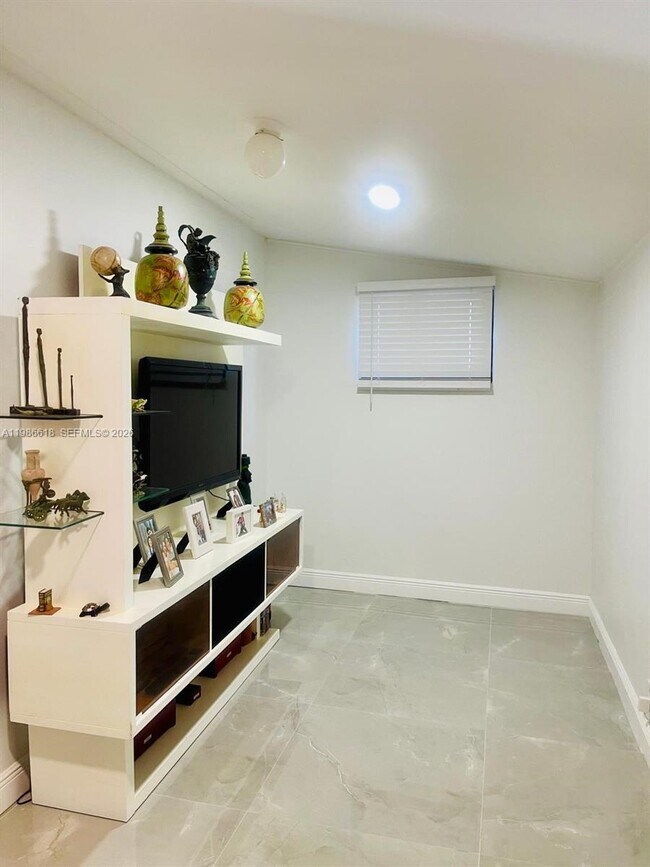 Building Photo - 3049 NW 6th Ave