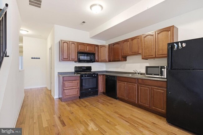 Building Photo - 1218 S 45th St