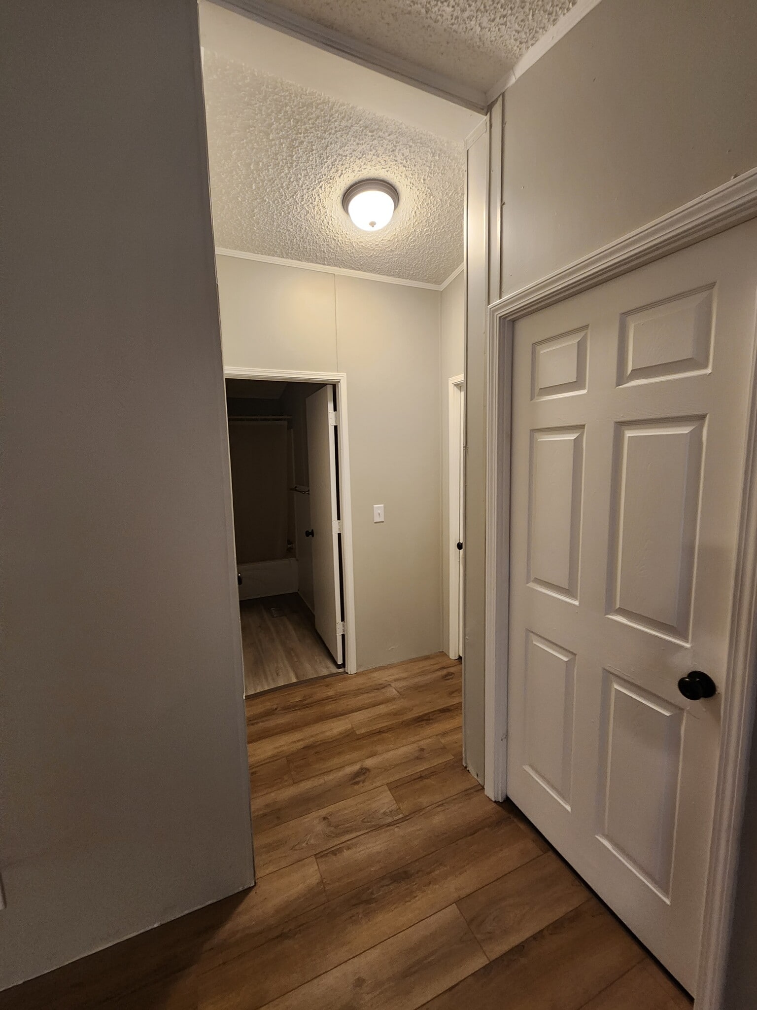 Hall - 319 Rahm St