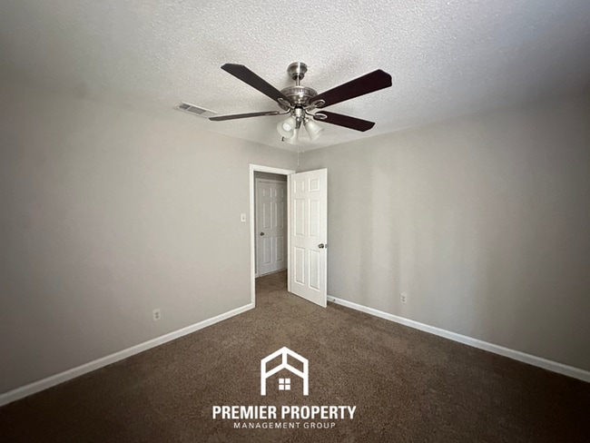 Building Photo - Grand 4BR/2.5BA Executive Home in Cordova | 2,700 Sq Ft, Bay Window & Spa Suite