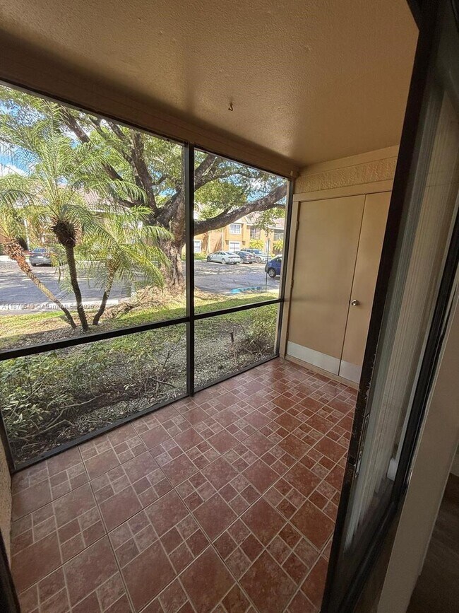 Building Photo - 15600 SW 106th Ln