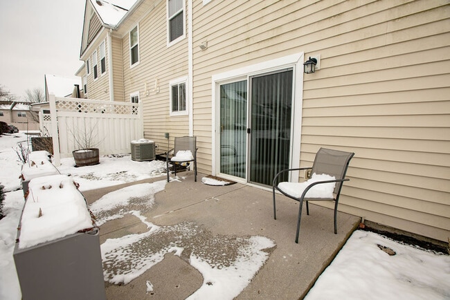 Building Photo - 1656 Nature Dr