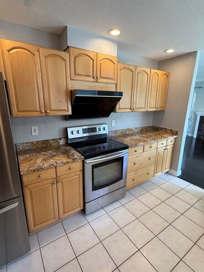 Building Photo - 32625 Lake Mead Dr