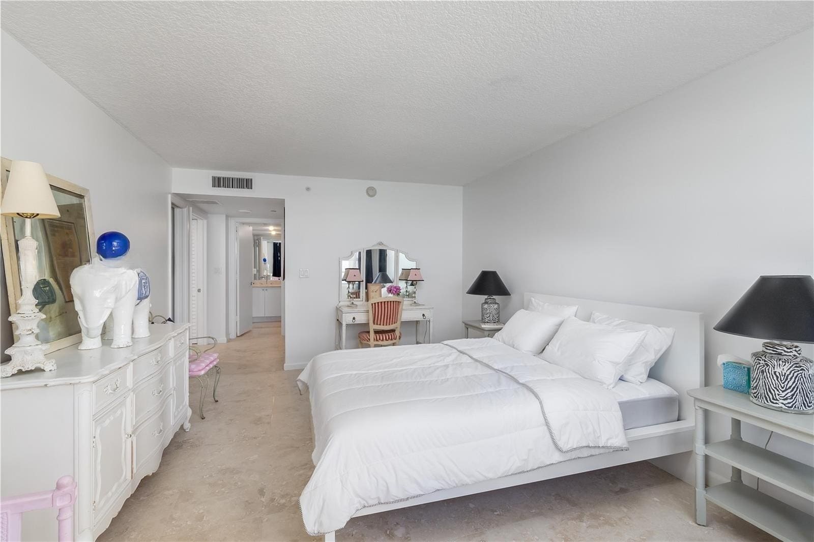 Building Photo - 6917 Collins Ave