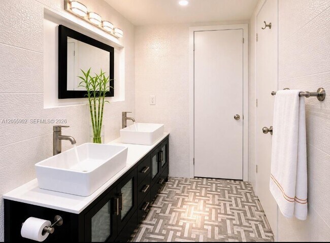 Building Photo - 2030 S Ocean Dr