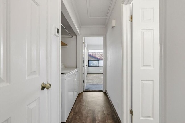 Building Photo - 161 W 950 S