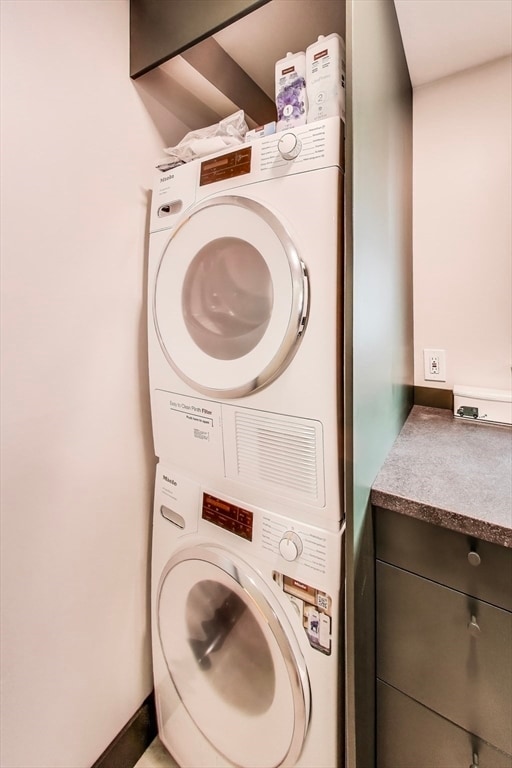 Building Photo - 40 Dunster Ln