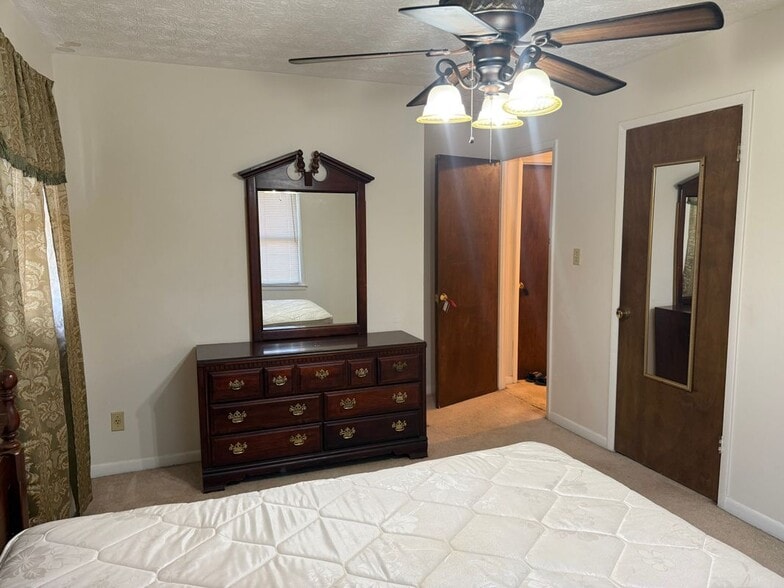 Building Photo - 258 Plantation Rd SW