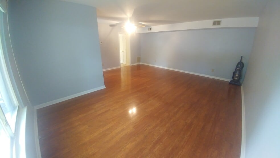 Livingroom - 1722 Donlee Dr